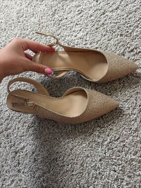 Dream Pairs Glitter Pointed Slingback Pumps - Gold slightly used